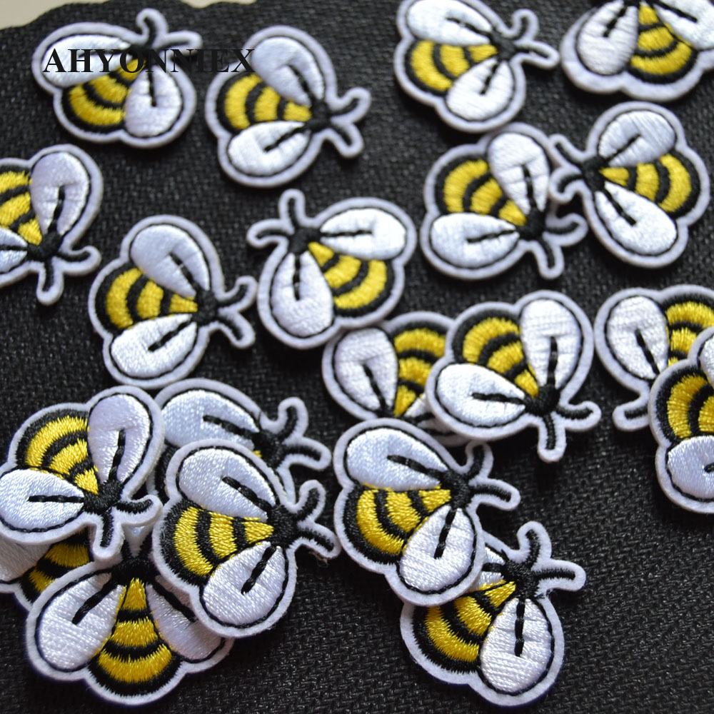 Embroidery Letter M - 10 pièces/lot petite abeille jaune Patch