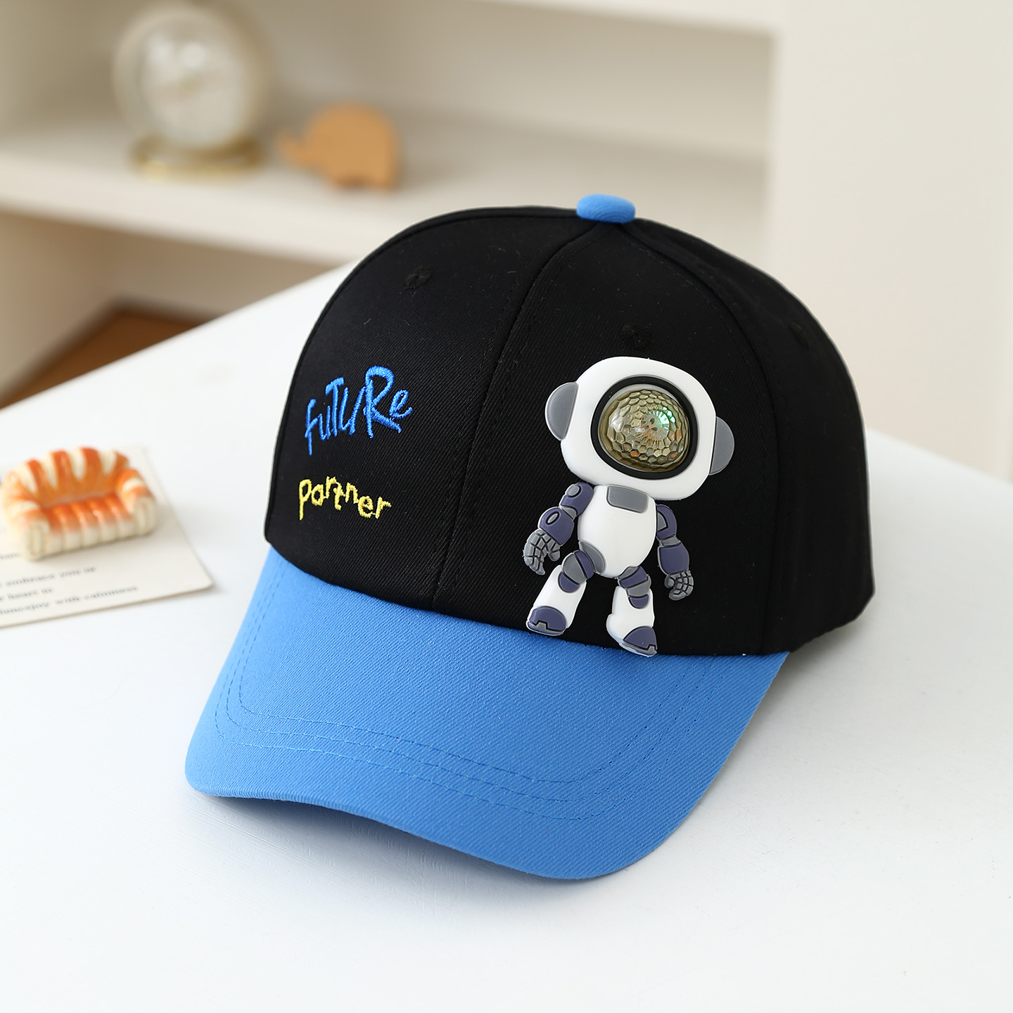 Embroidery Letter - Poupée robot en caoutchouc souple pour