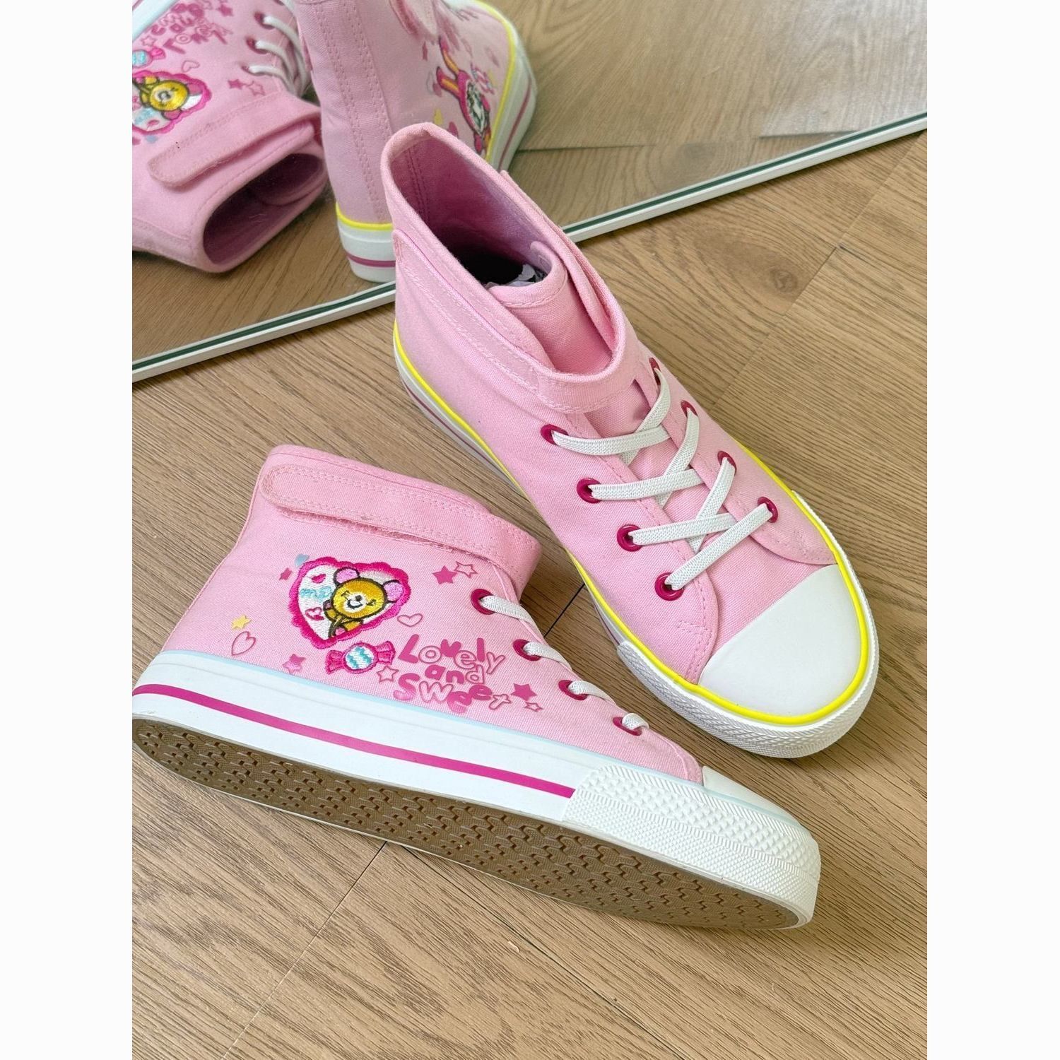 Embroidery Fabric - Nouvelles baskets montantes en toile rose,