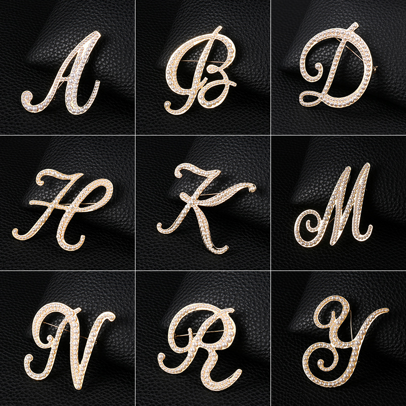Embroidery Letter M - Lettres anglaises A-Z perle broche métal
