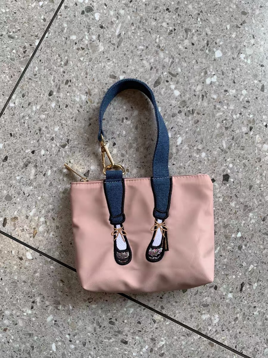 Sac à main brodé tendance en n - Embroidery Wallet avis et prix