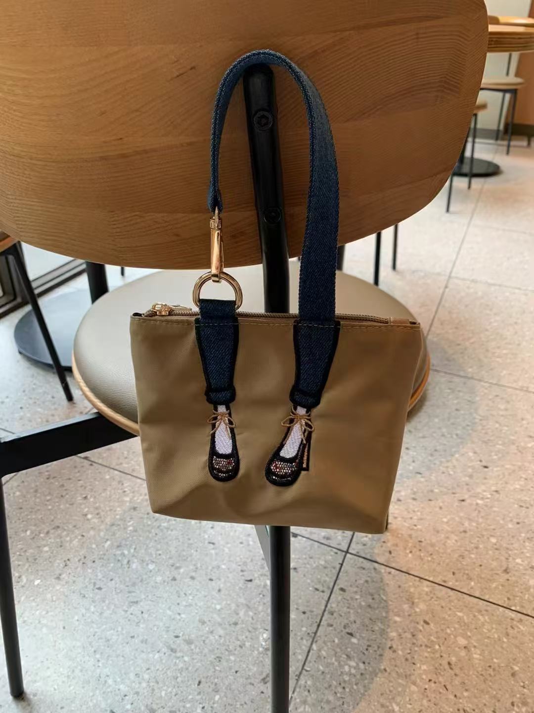 Sac à main brodé tendance en n - Embroidery Wallet avis et prix