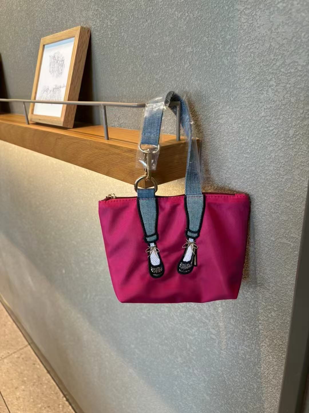 Sac à main brodé tendance en n - Embroidery Wallet avis et prix
