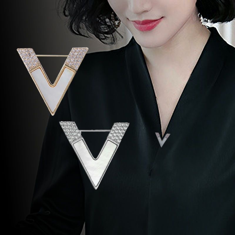Broches de luxe en strass lett - Embroidery Letter M avis et prix