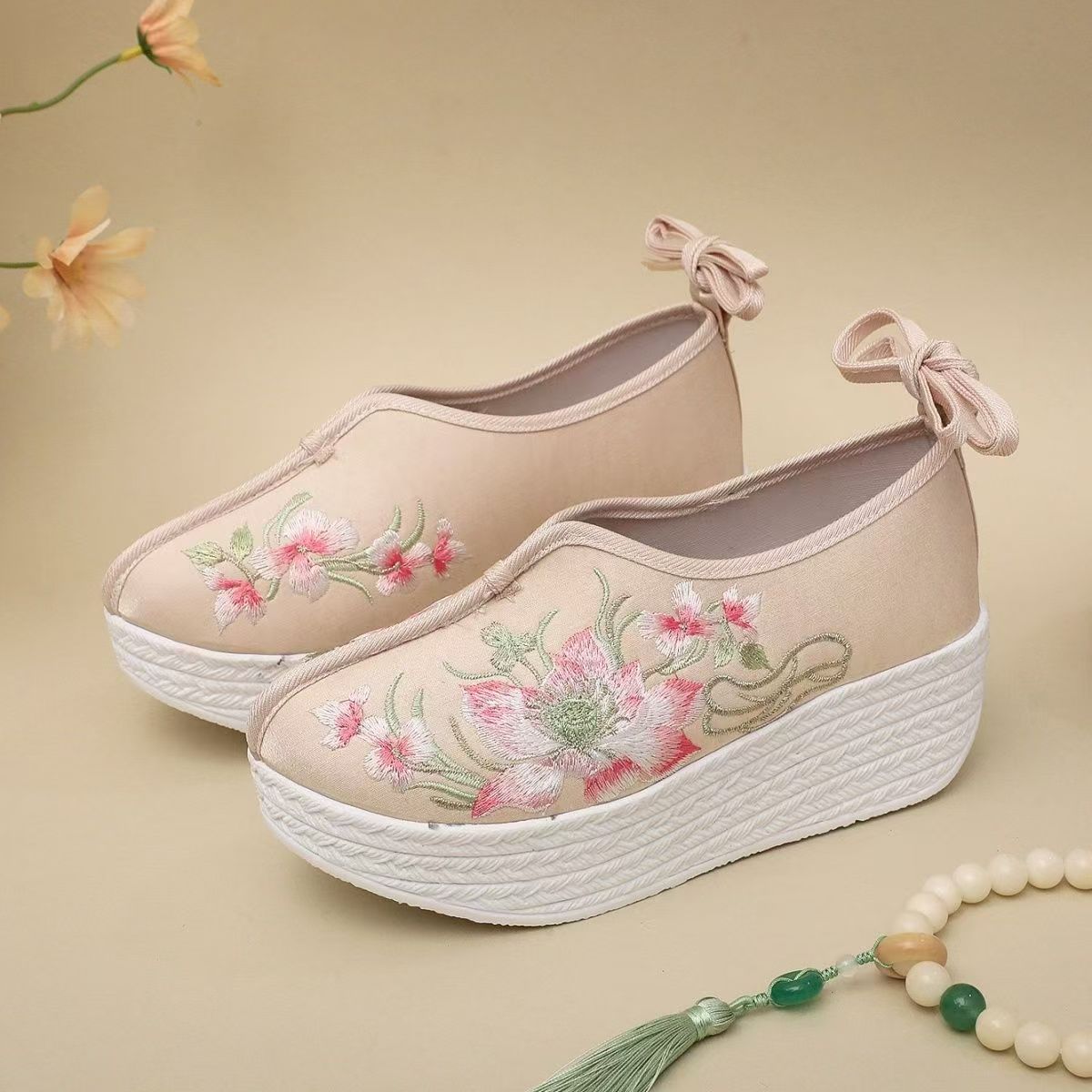 Chaussures compensées brodées  - Embroidery Fabric avis et prix
