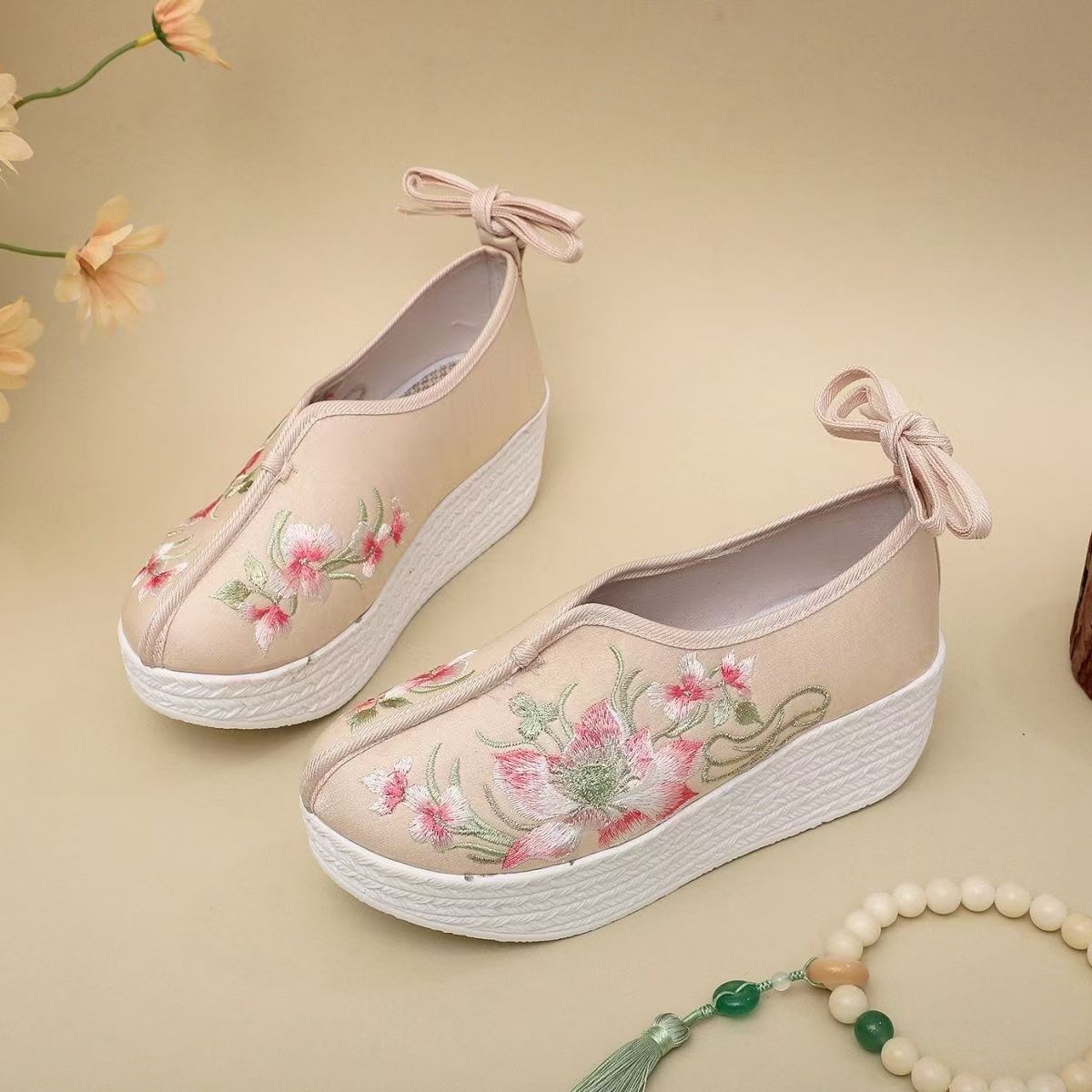 Chaussures compensées brodées  - Embroidery Fabric avis et prix