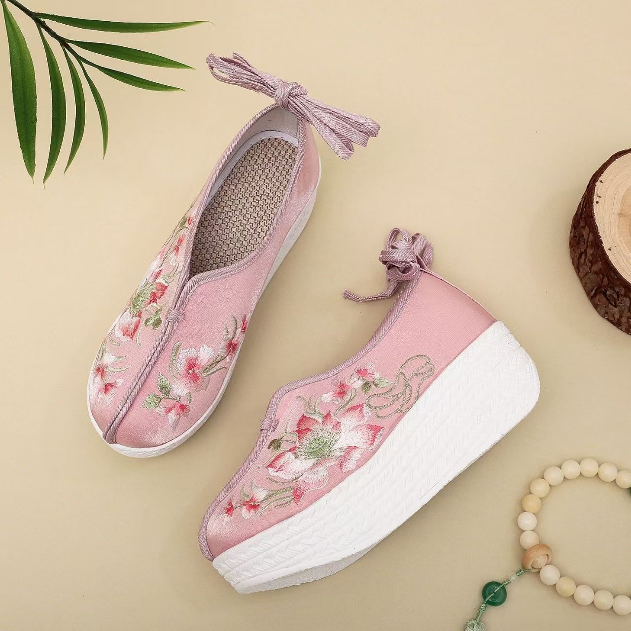 Chaussures compensées brodées  - Embroidery Fabric avis et prix