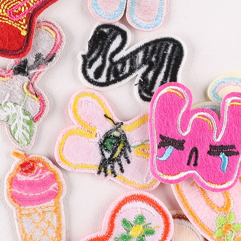 26 pièces/ensembles en vrac le - Embroidery Letter M avis et prix