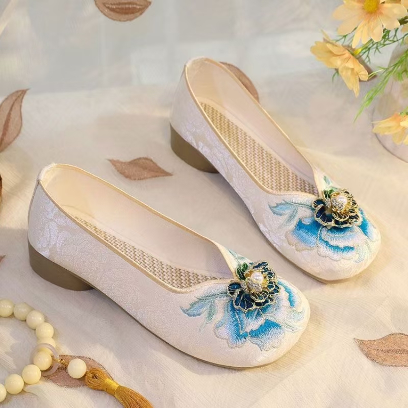 Chaussures en tissu brodé à ta - Embroidery Fabric avis et prix