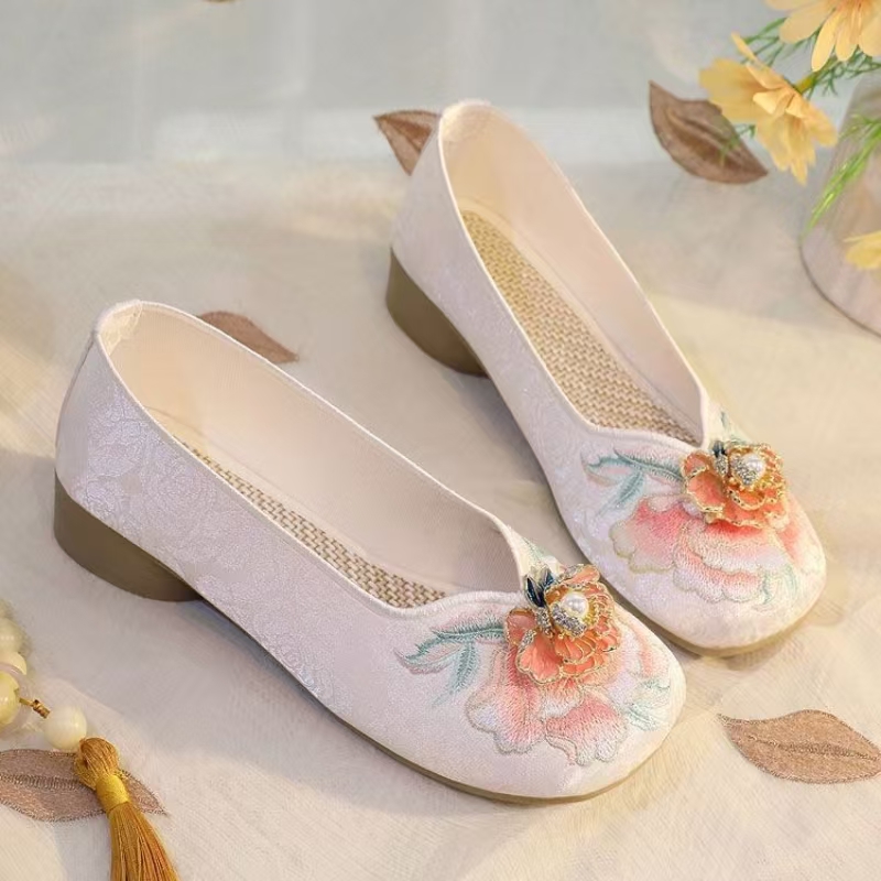Chaussures en tissu brodé à ta - Embroidery Fabric avis et prix