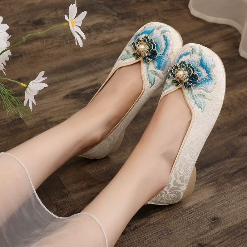 Chaussures en tissu brodé à ta - Embroidery Fabric avis et prix